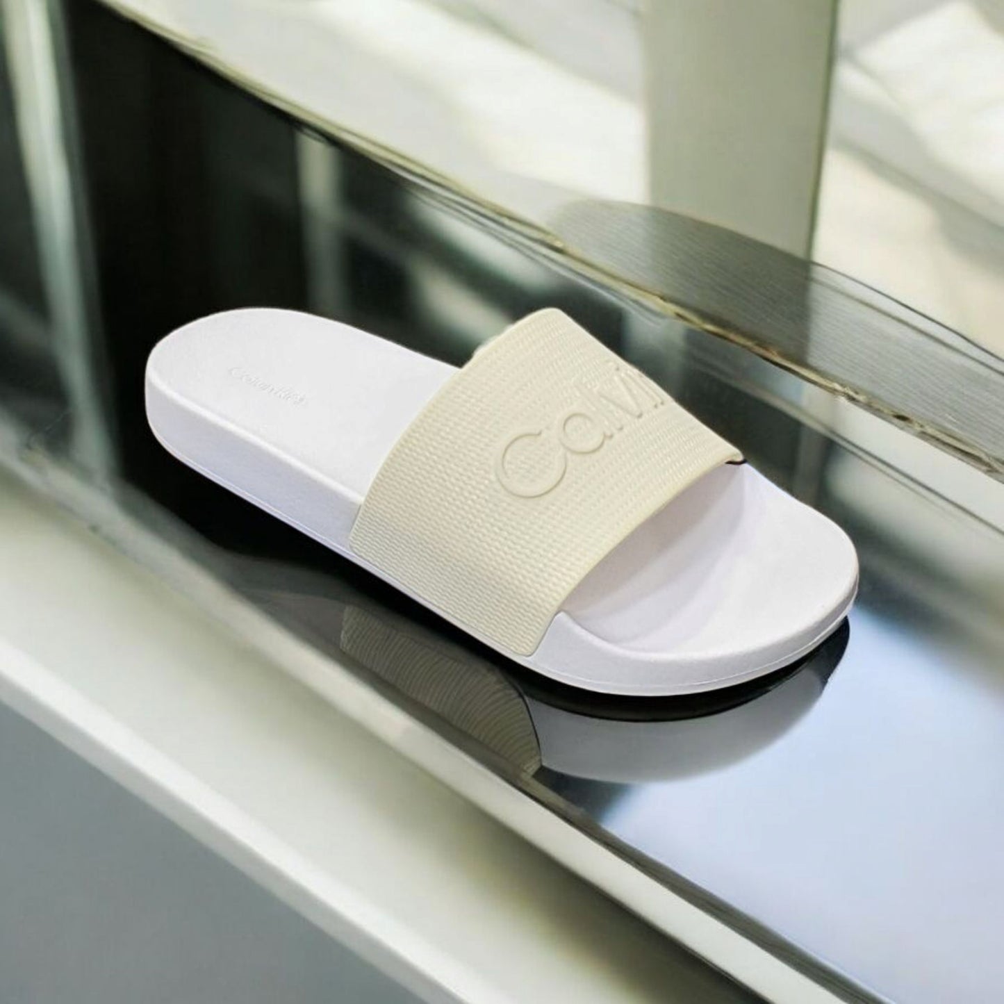 CHINELO CALVIN KLEIN