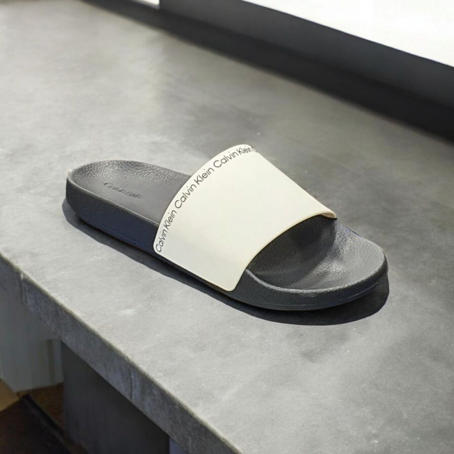 CHINELO CALVIN KLEIN