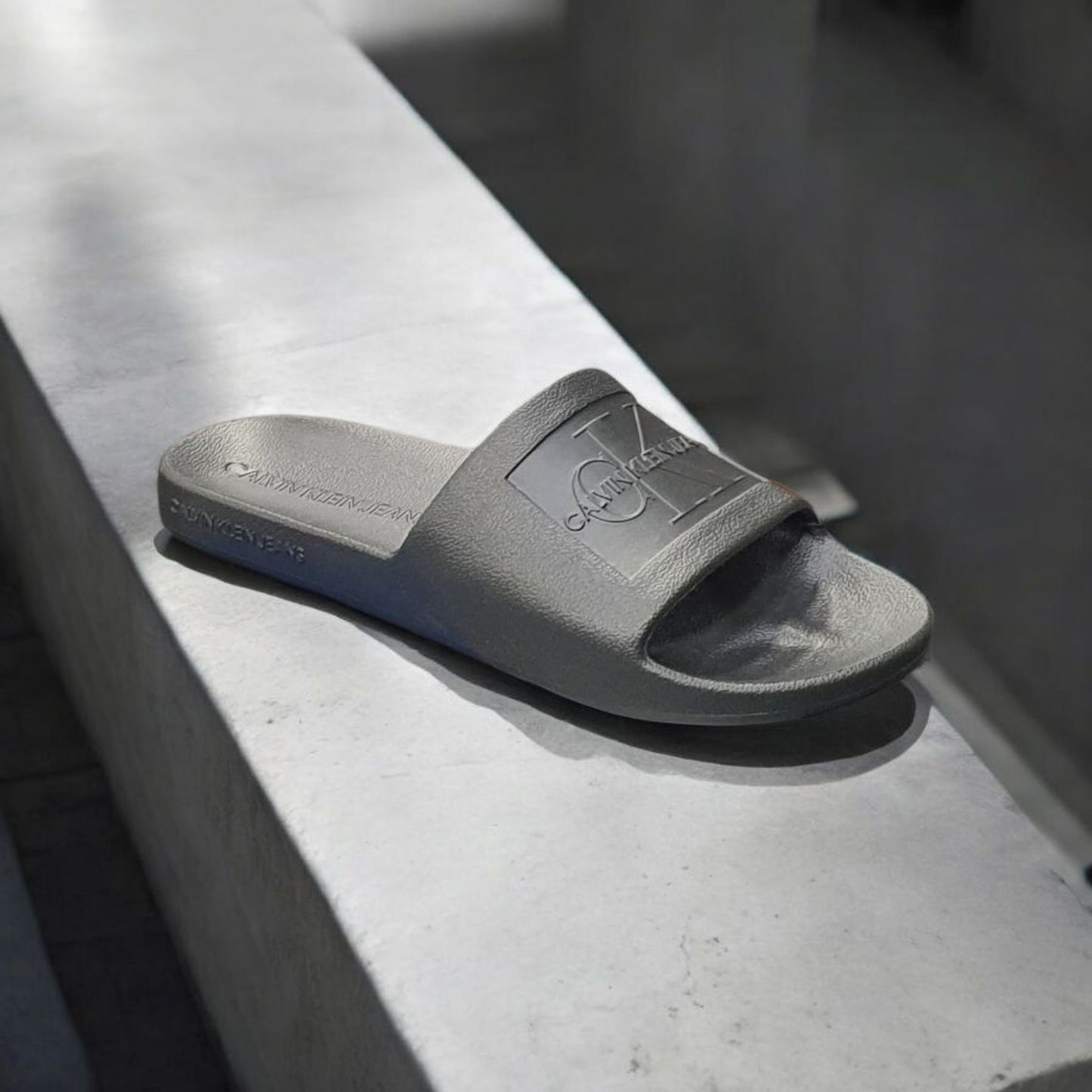 CHINELO CALVIN KLEIN