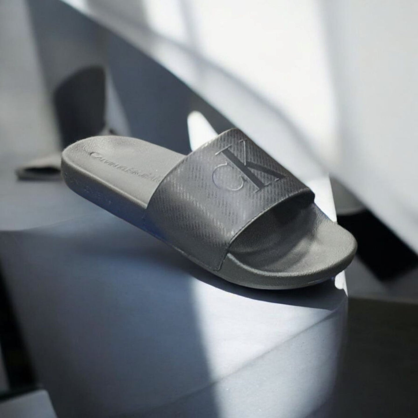 CHINELO CALVIN KLEIN